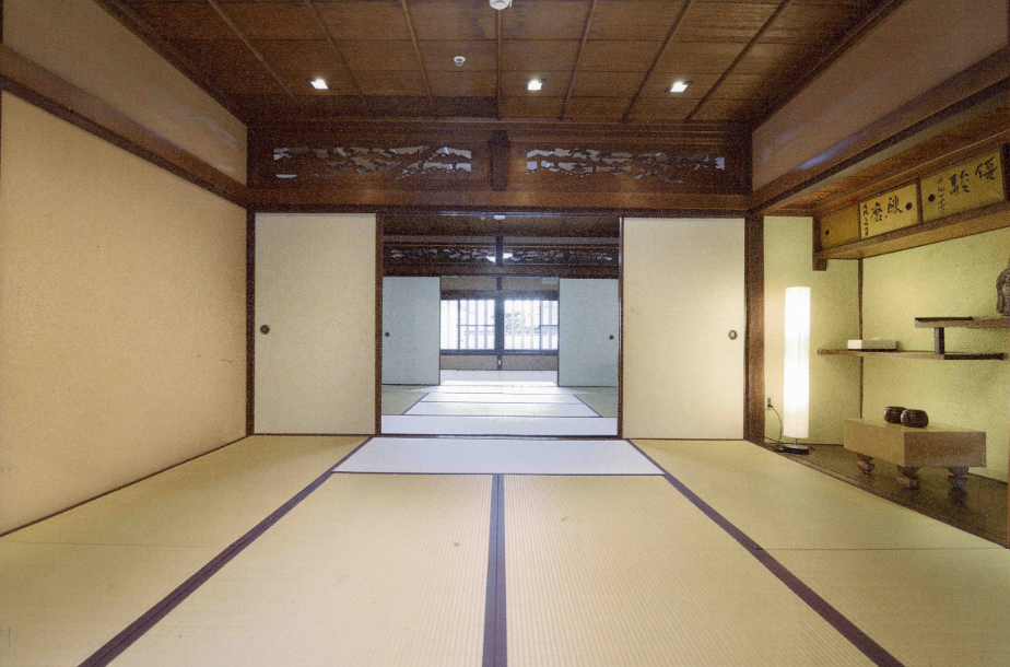 Sequence of Japanese-style rooms