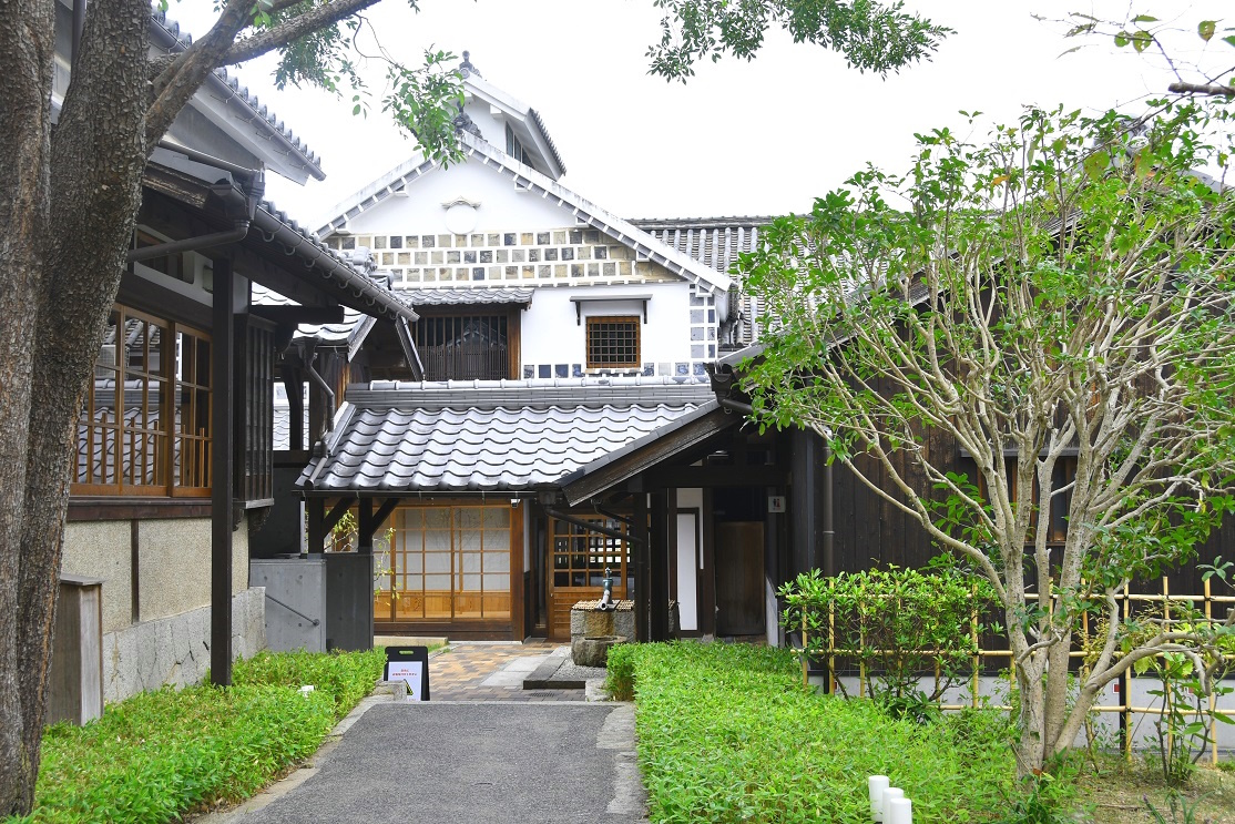 客室へ続く中庭