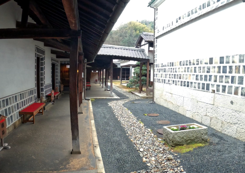 敷地内に点在する棟